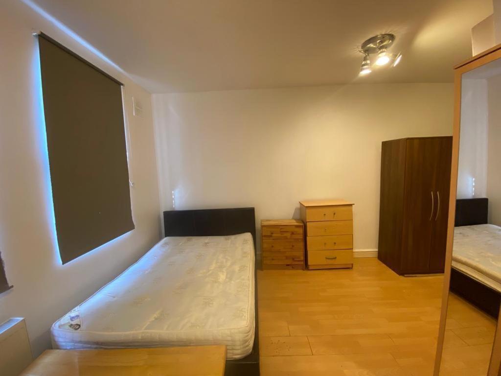 Golders Way Rooms Londen Buitenkant foto